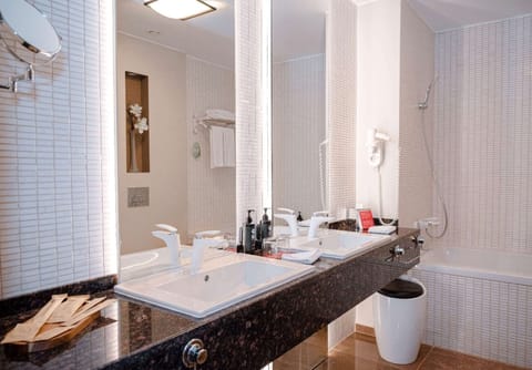Presidential Suite, 1 King Bed, Non Smoking | Bathroom | Shower, free toiletries, hair dryer, slippers