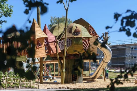 House, 3 Bedrooms, Smoking, Balcony | Children's area