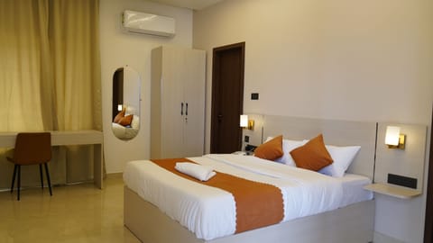 Deluxe Single Room, City View | Desk, laptop workspace, free WiFi