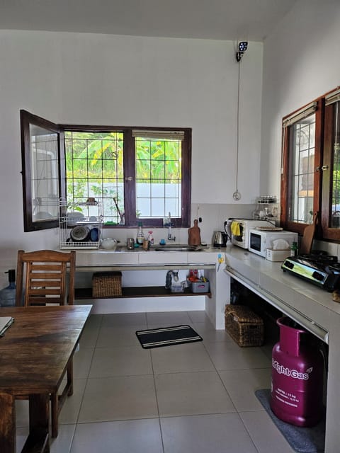 Basic Studio, Patio, Garden View | Private kitchen