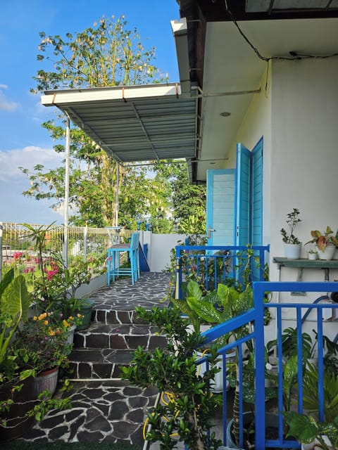 Basic Studio, Patio, Garden View | Terrace/patio
