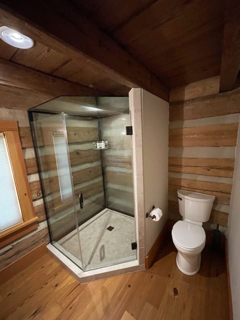 Standard Room, Ensuite (The Silk Room) | Bathroom | Shower, hair dryer, towels