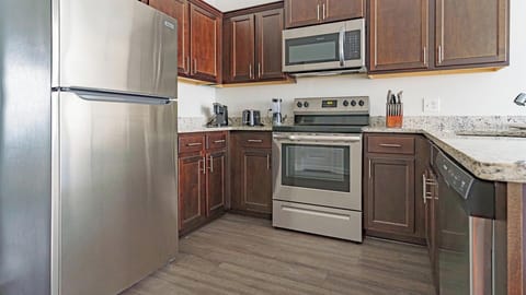 Apartment (2 Bedrooms) | Private kitchen | Fridge, coffee/tea maker