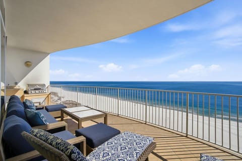 Condo, Multiple Beds (Turquoise D1005) | Property grounds