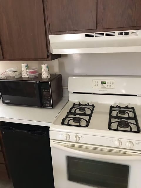 Room | Private kitchen | Mini-fridge, microwave, coffee/tea maker, paper towels