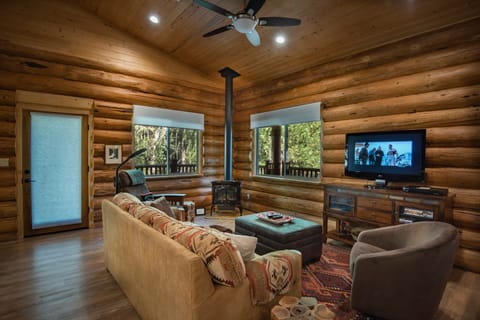 Chalet (2 Bedrooms) | Interior