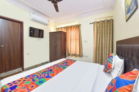 Egyptian cotton sheets, premium bedding, in-room safe, free WiFi