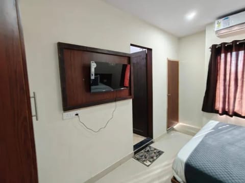 Egyptian cotton sheets, premium bedding, free WiFi, bed sheets