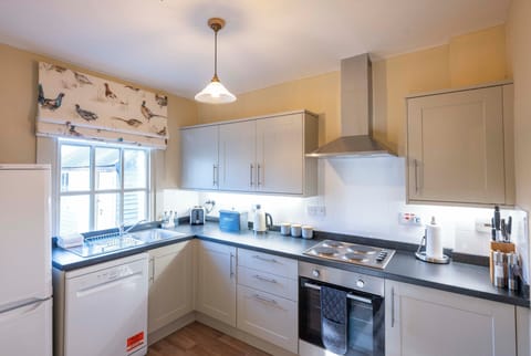 House, 2 Bedrooms, Garden View | Private kitchen | Full-size fridge, oven, stovetop, dishwasher