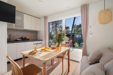 Glamping Escape with private jacuzzi 2+1 | Private kitchen