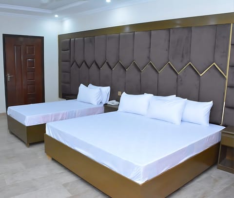 Triple Room | Free WiFi, bed sheets