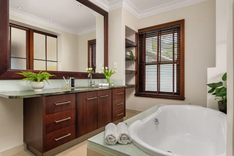 Deluxe Double or Twin Room | Bathroom | Hair dryer, soap, shampoo, toilet paper