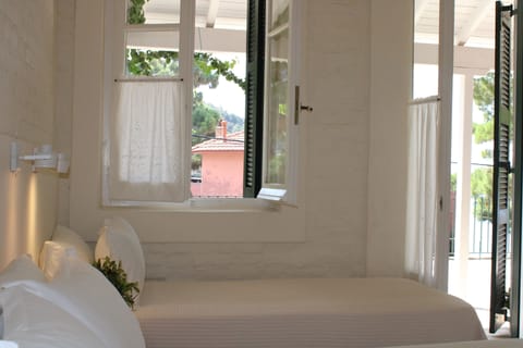 Junior Suite, Partial Sea View | Minibar, in-room safe, free WiFi, bed sheets