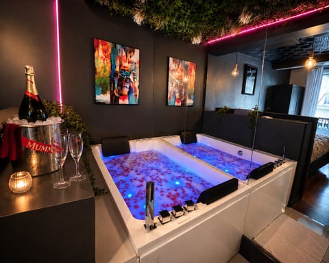 Private spa tub