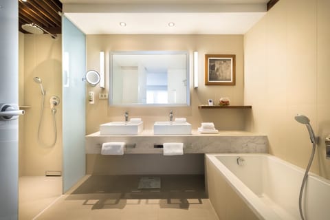 V Level Suite for 2+2 with Jacuzzi | Bathroom | Free toiletries, hair dryer, bathrobes, slippers