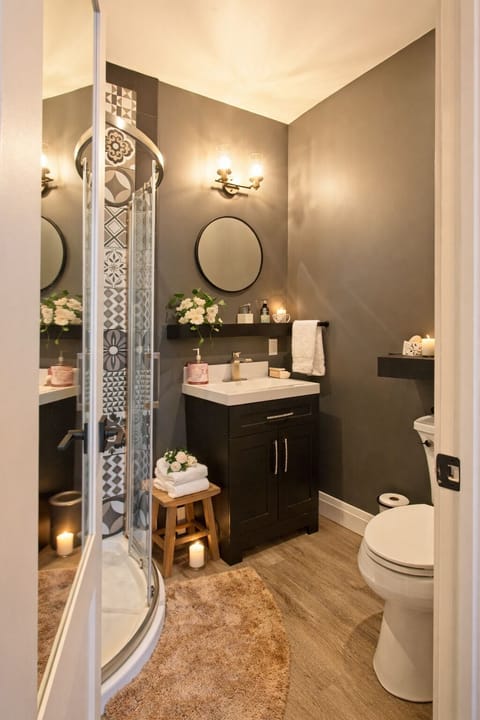 Luxury Room | Blackout drapes, soundproofing, iron/ironing board, free WiFi