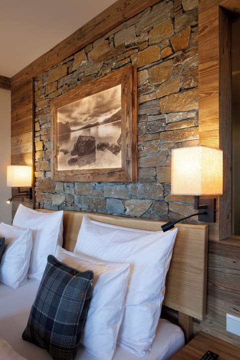 In-room safe, blackout drapes, free WiFi