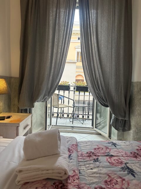 Room, 1 Queen Bed, Balcony, City View | Desk, free WiFi