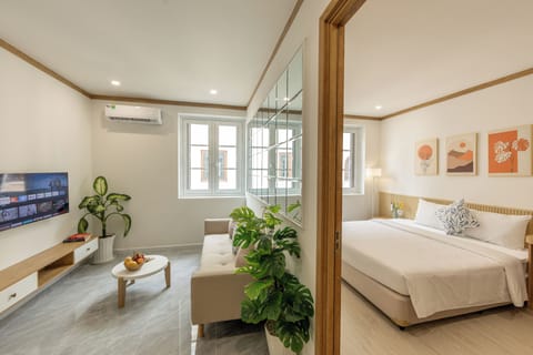 Deluxe Apartment, 1 Bedroom | Laptop workspace, free WiFi, bed sheets