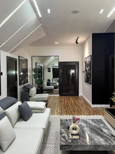 Deluxe Room, Balcony, City View | Interior