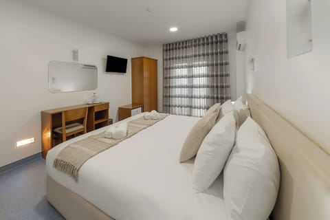 Double or Twin Room, Balcony, Sea View | Free WiFi, bed sheets