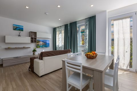 Apartment, 2 Bedrooms, Patio | Living area | 40-inch LED TV with digital channels