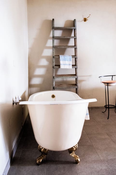 Comfort Studio Suite, 1 Double Bed, Fireplace, Mountain View | Free WiFi