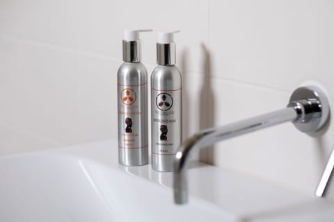 Comfort Studio Suite, 1 Double Bed, Fireplace, Mountain View | Bathroom