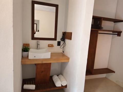 Shower, free toiletries, towels