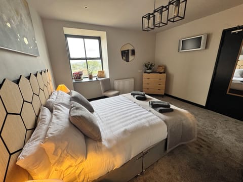 Comfort Double Room, Hill View | Laptop workspace, free WiFi