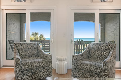 House, Multiple Beds, Pool Access, Ocean View (1411 Windsong) | Living area