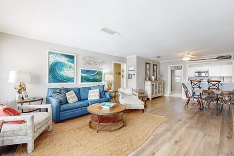 House, Multiple Beds, Balcony, Partial Ocean View (Whale Tale - A) | Living area
