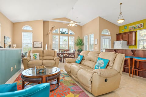 House, Multiple Beds, Balcony, Partial Ocean View (Island Breeze) | Living area