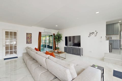 House, Multiple Beds, Patio, Garden View (The Music House) | Living area