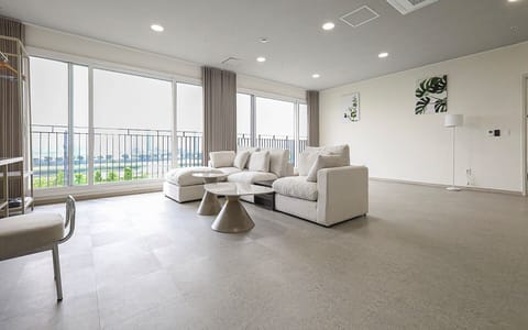 Family Suite, River View | Living area | TV
