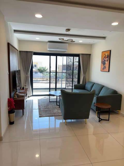 Family Apartment, Balcony, Bay View | Living area