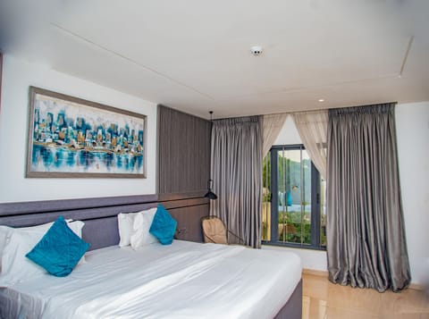Junior Room, Balcony, City View | Desk, laptop workspace, blackout drapes, soundproofing