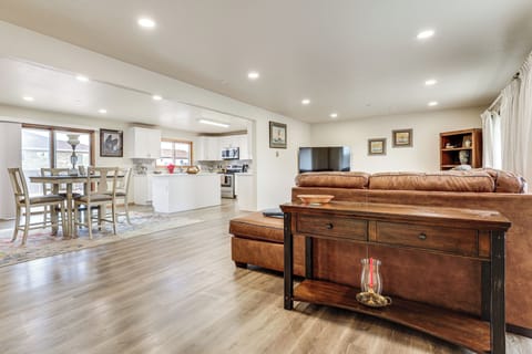 House (3 Bedrooms) | Interior