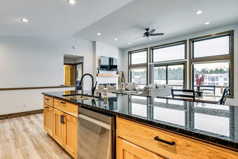 House (5 Bedrooms) | Interior