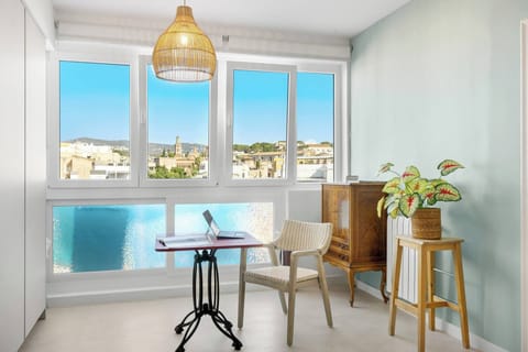 Apartment, 3 Bedrooms, City View | Interior