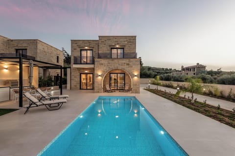 Villa | Pool | Outdoor pool, pool umbrellas, sun loungers
