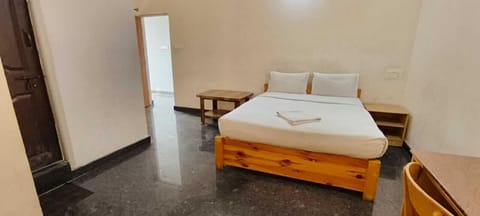 Deluxe Double Room | Desk, laptop workspace, soundproofing, free WiFi
