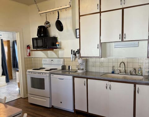 House, Multiple Beds, Kitchen (Margeson) | Private kitchen