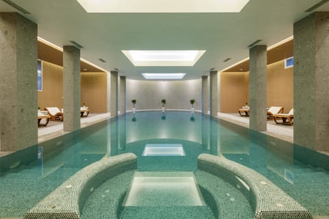 Sauna, steam room, aromatherapy, sports massages, 2 treatment rooms