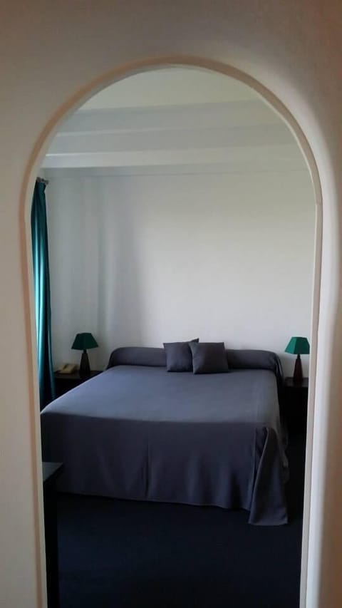 Superior Double Room, Sea View | Premium bedding, in-room safe, desk, iron/ironing board