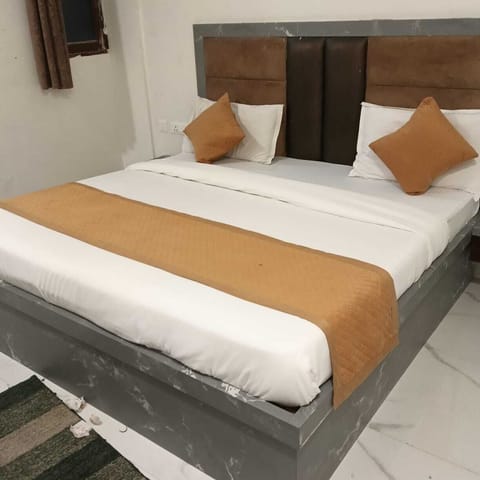 Basic Double or Twin Room | Desk, free WiFi