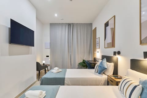 Twin Room | Premium bedding, down comforters, desk, laptop workspace