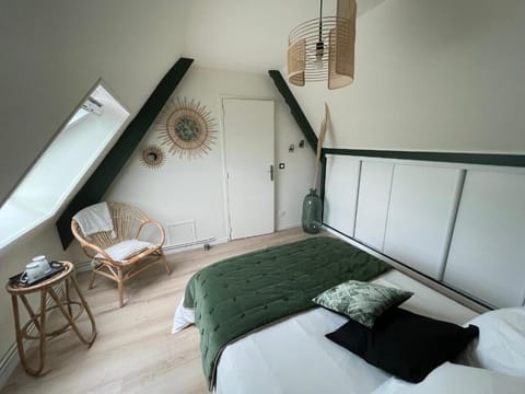 Blackout drapes, free WiFi, bed sheets