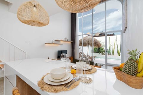 Basic Villa | Dining