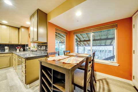 House (5 Bedrooms) | Interior